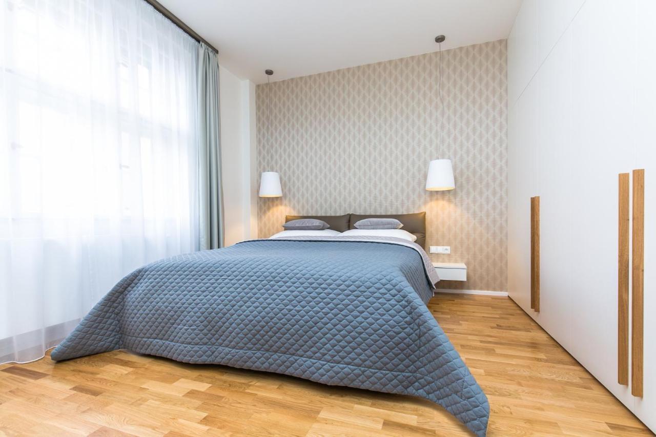 Unique Old Town Apartments At Palace Dlouha Прага Екстериор снимка