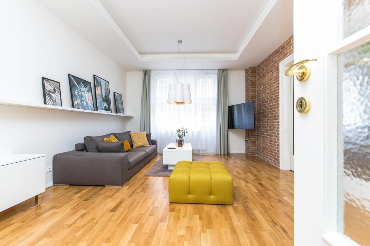 Unique Old Town Apartments At Palace Dlouha Прага Екстериор снимка