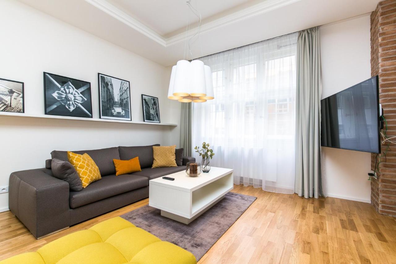 Unique Old Town Apartments At Palace Dlouha Прага Екстериор снимка