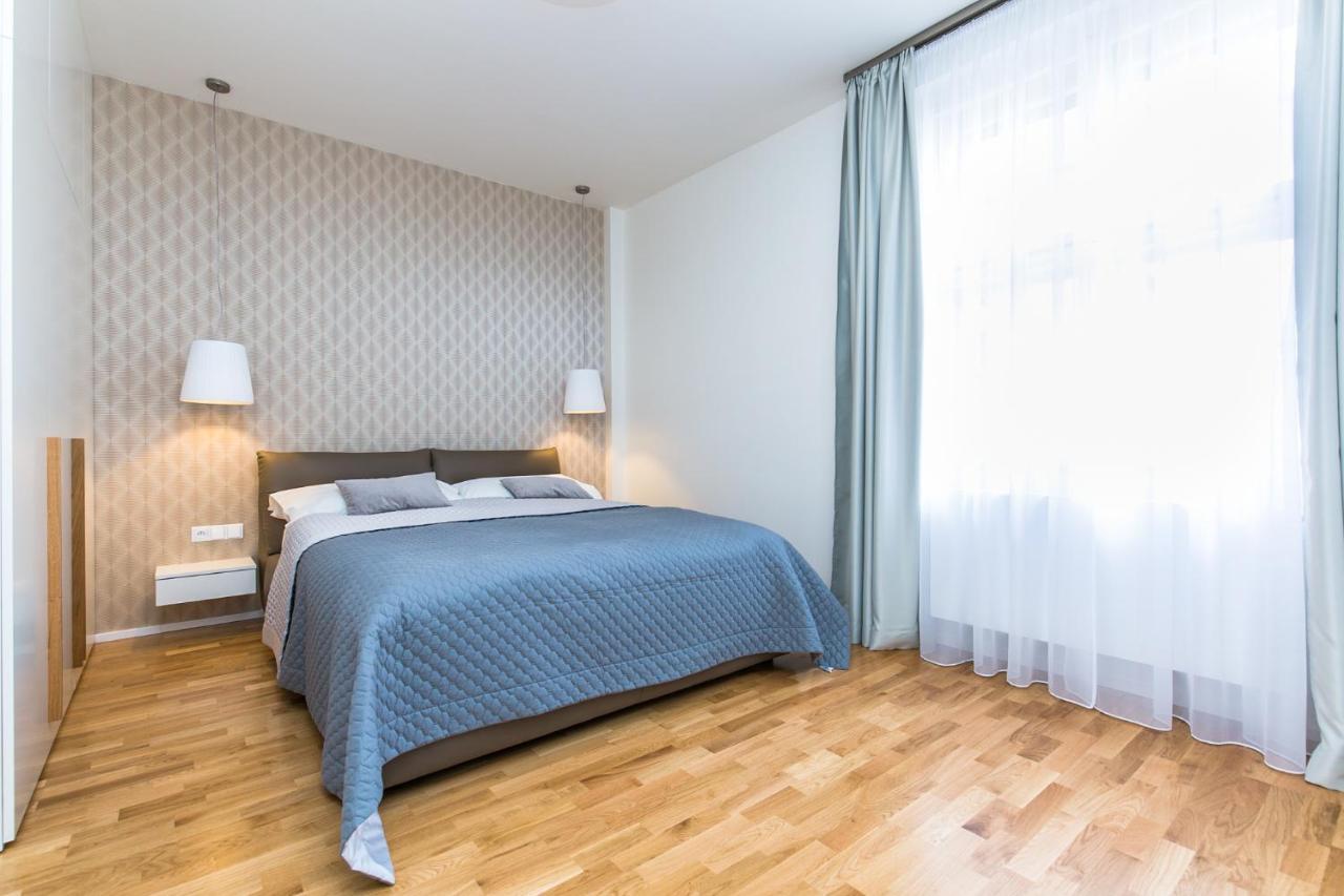 Unique Old Town Apartments At Palace Dlouha Прага Екстериор снимка