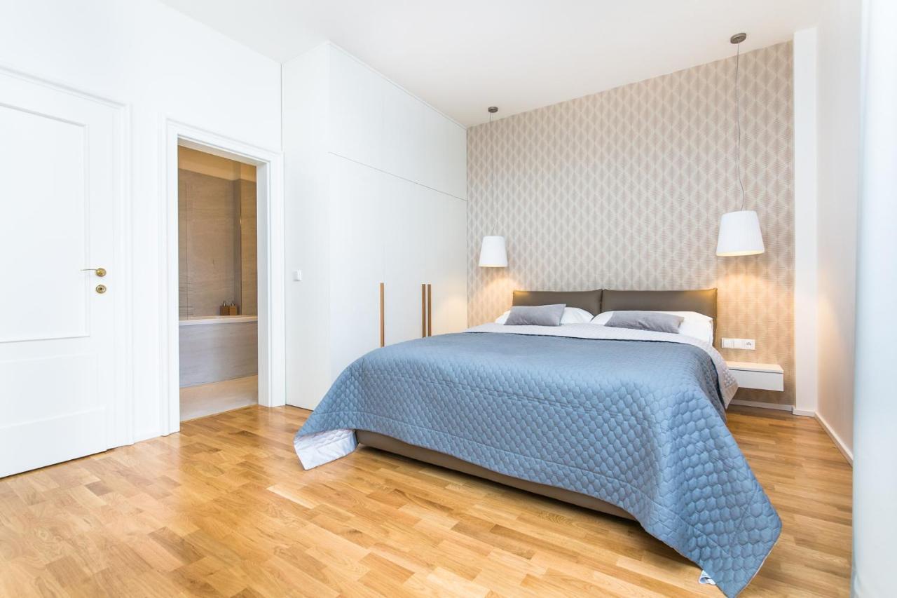 Unique Old Town Apartments At Palace Dlouha Прага Екстериор снимка