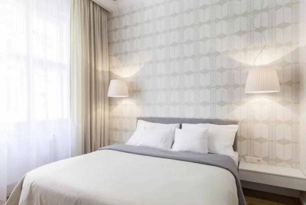 Unique Old Town Apartments At Palace Dlouha Прага Екстериор снимка