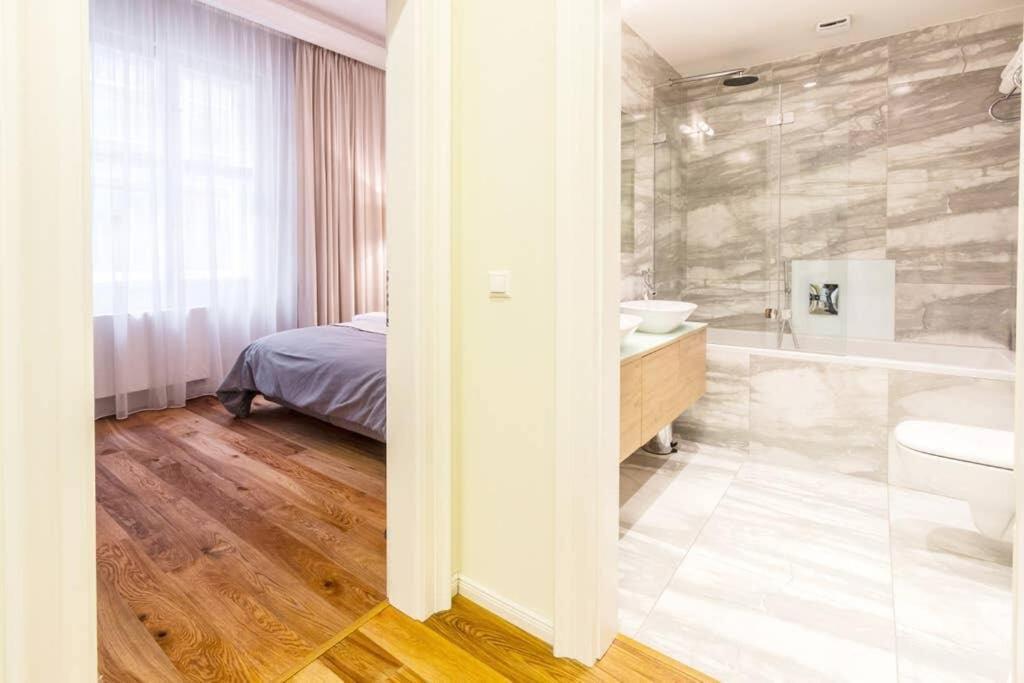Unique Old Town Apartments At Palace Dlouha Прага Екстериор снимка