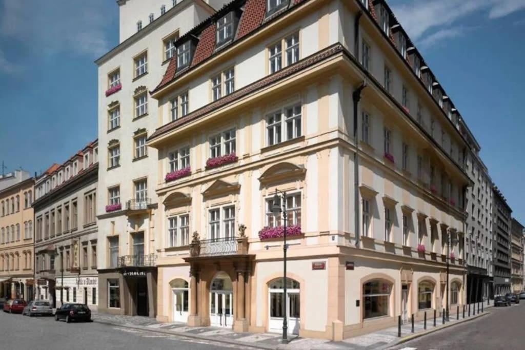 Unique Old Town Apartments At Palace Dlouha Прага Екстериор снимка