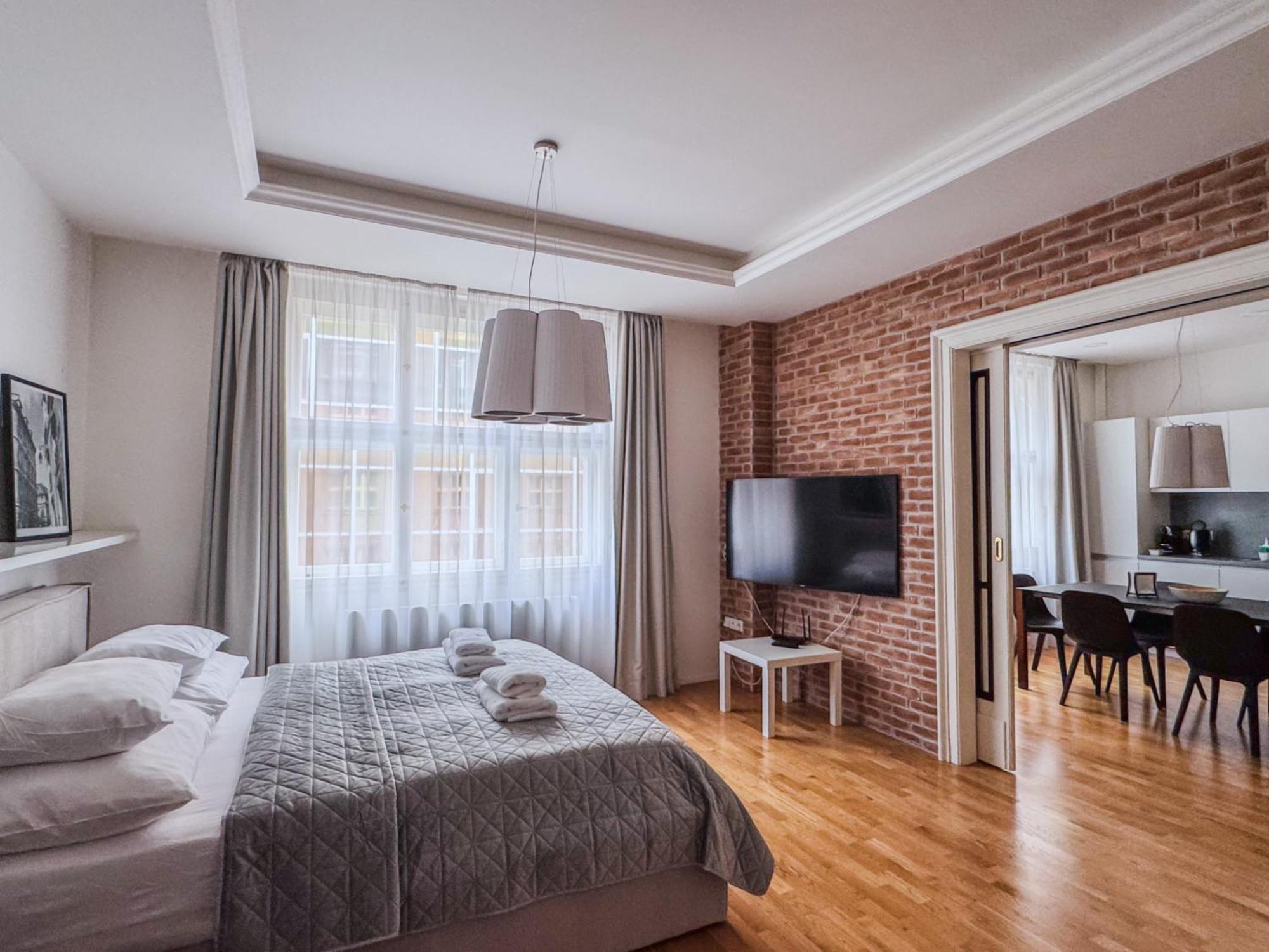 Unique Old Town Apartments At Palace Dlouha Прага Екстериор снимка