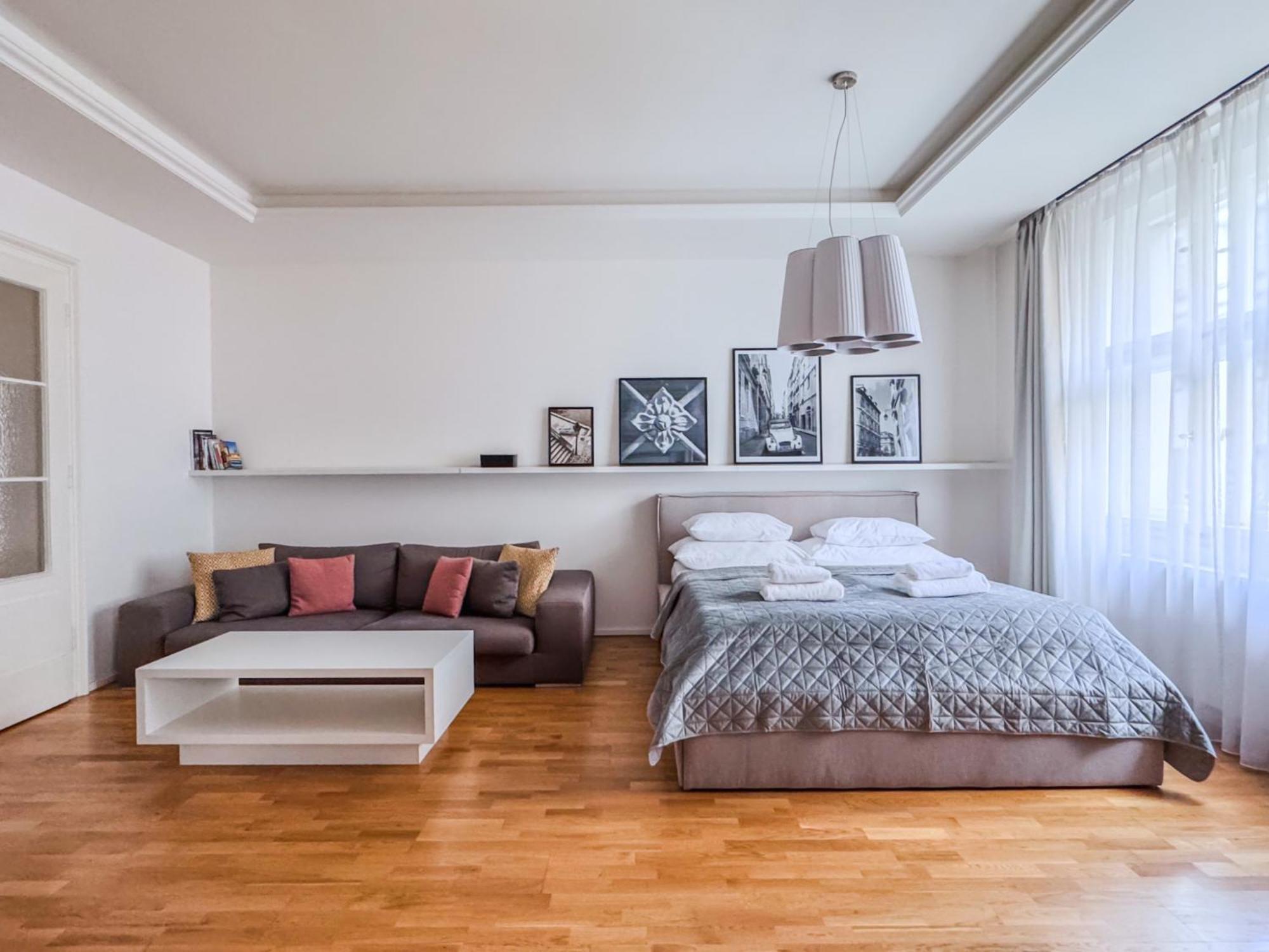Unique Old Town Apartments At Palace Dlouha Прага Екстериор снимка